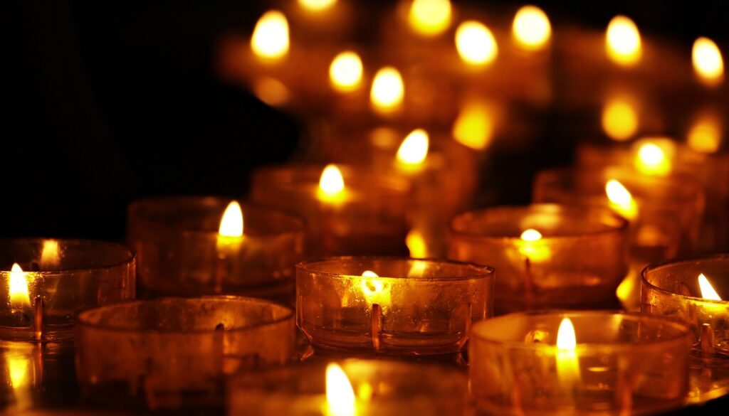 candlelight 3612508 1280